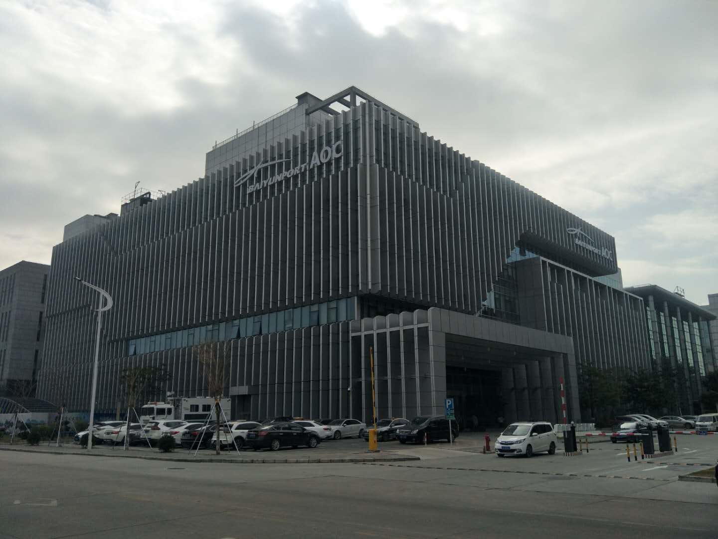 2白云机场信息大楼（硫酸钙防静电地板5500平方）.jpg